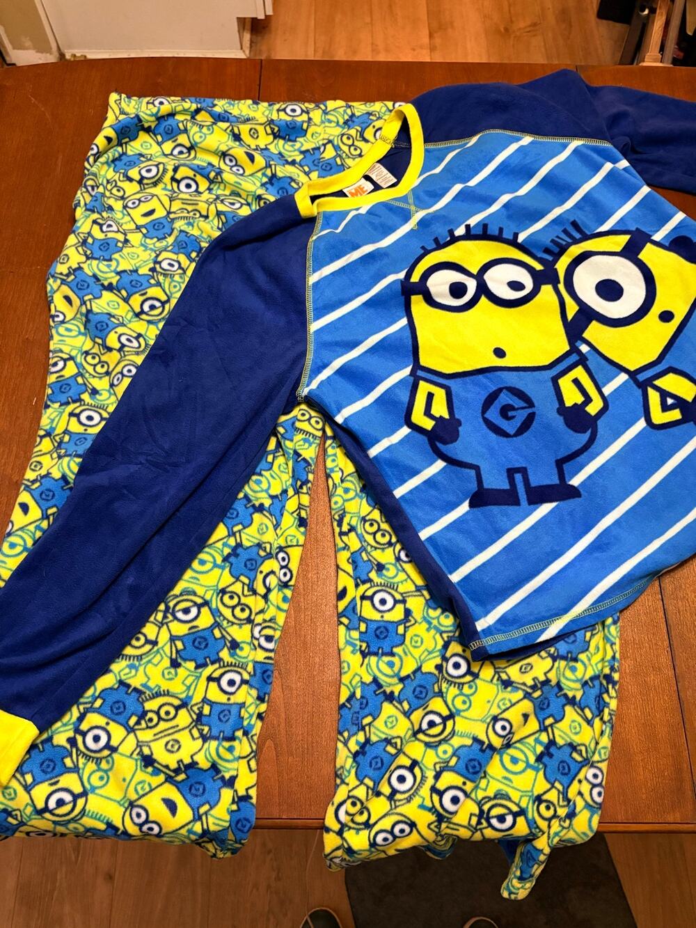 Despicable Me Minions 2-Piece Fleece Pajama Set Women's 3X (22W/24W) Blue Yellow